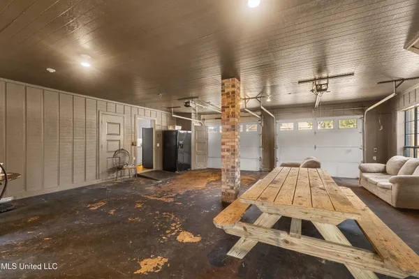 $985,000 | 269 West Lake Road, Hattiesburg, MS 39402