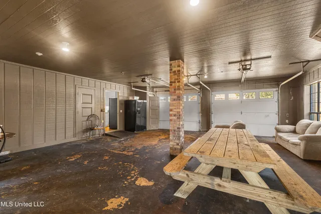 $985,000 | 269 West Lake Road, Hattiesburg, MS 39402