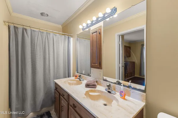 $985,000 | 269 West Lake Road, Hattiesburg, MS 39402