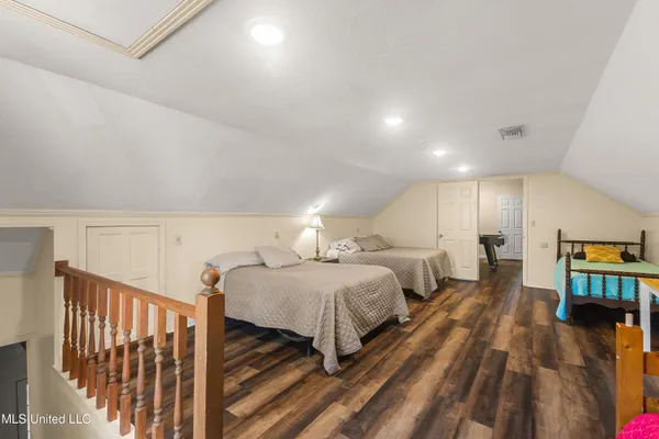 $985,000 | 269 West Lake Road, Hattiesburg, MS 39402