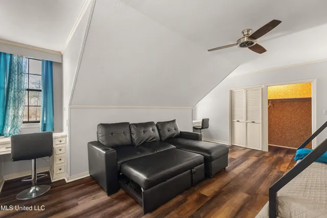 $985,000 | 269 West Lake Road, Hattiesburg, MS 39402