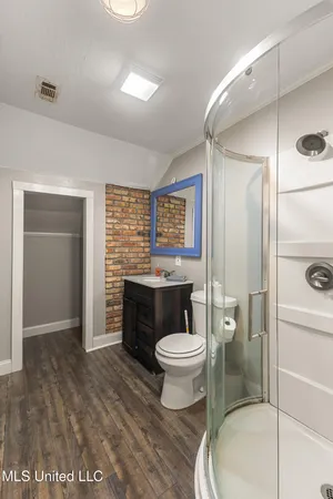 $985,000 | 269 West Lake Road, Hattiesburg, MS 39402