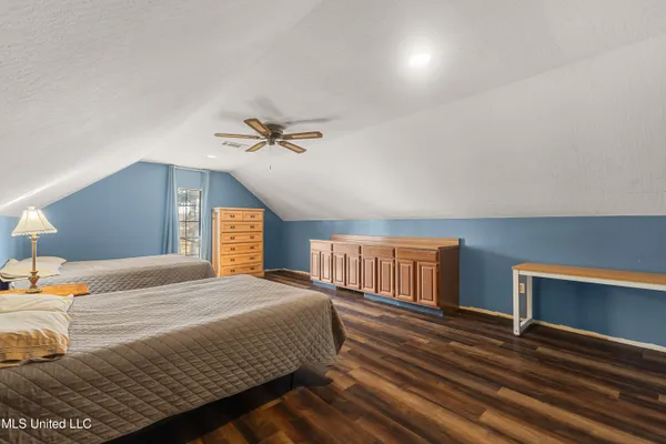 $985,000 | 269 West Lake Road, Hattiesburg, MS 39402