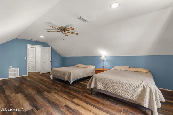 $985,000 | 269 West Lake Road, Hattiesburg, MS 39402