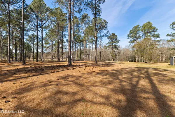 $985,000 | 269 West Lake Road, Hattiesburg, MS 39402