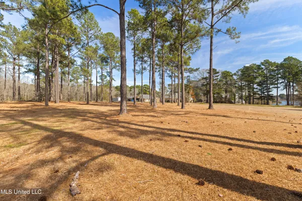 $985,000 | 269 West Lake Road, Hattiesburg, MS 39402