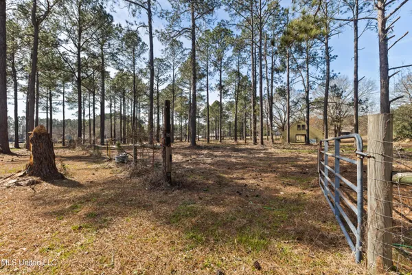 $985,000 | 269 West Lake Road, Hattiesburg, MS 39402