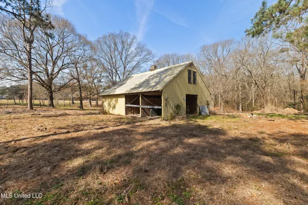 $985,000 | 269 West Lake Road, Hattiesburg, MS 39402