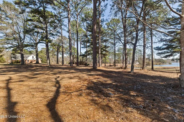 $985,000 | 269 West Lake Road, Hattiesburg, MS 39402