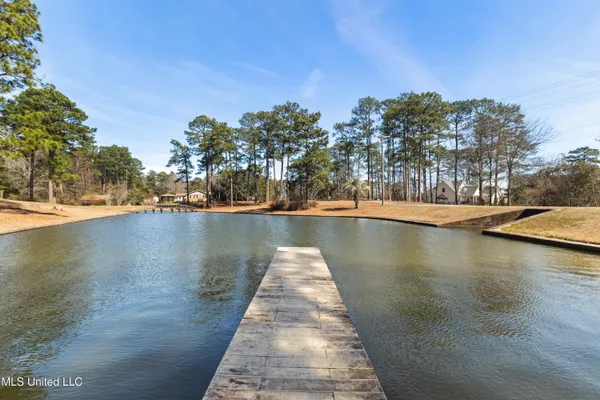 $985,000 | 269 West Lake Road, Hattiesburg, MS 39402