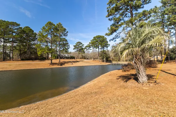 $985,000 | 269 West Lake Road, Hattiesburg, MS 39402