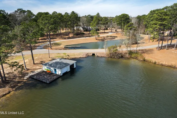 $985,000 | 269 West Lake Road, Hattiesburg, MS 39402