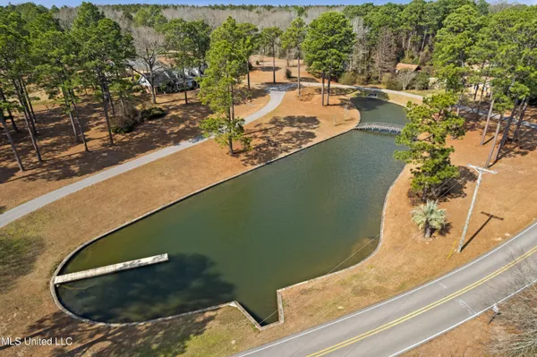 $985,000 | 269 West Lake Road, Hattiesburg, MS 39402