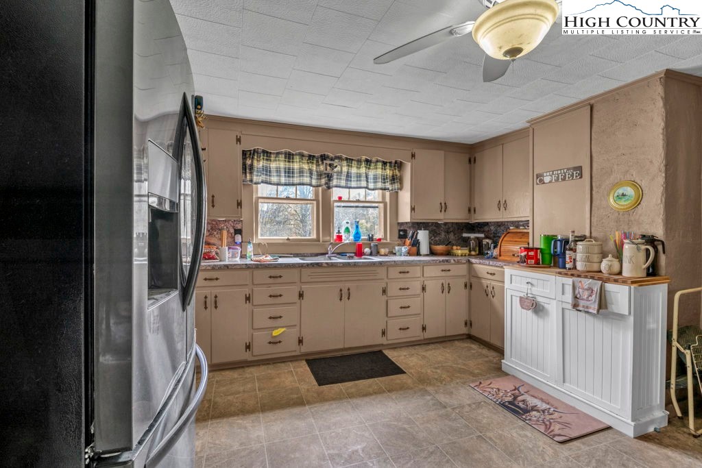 1068 Laurel Branch Road Vilas, NC 28692 - Photo 4 of 33