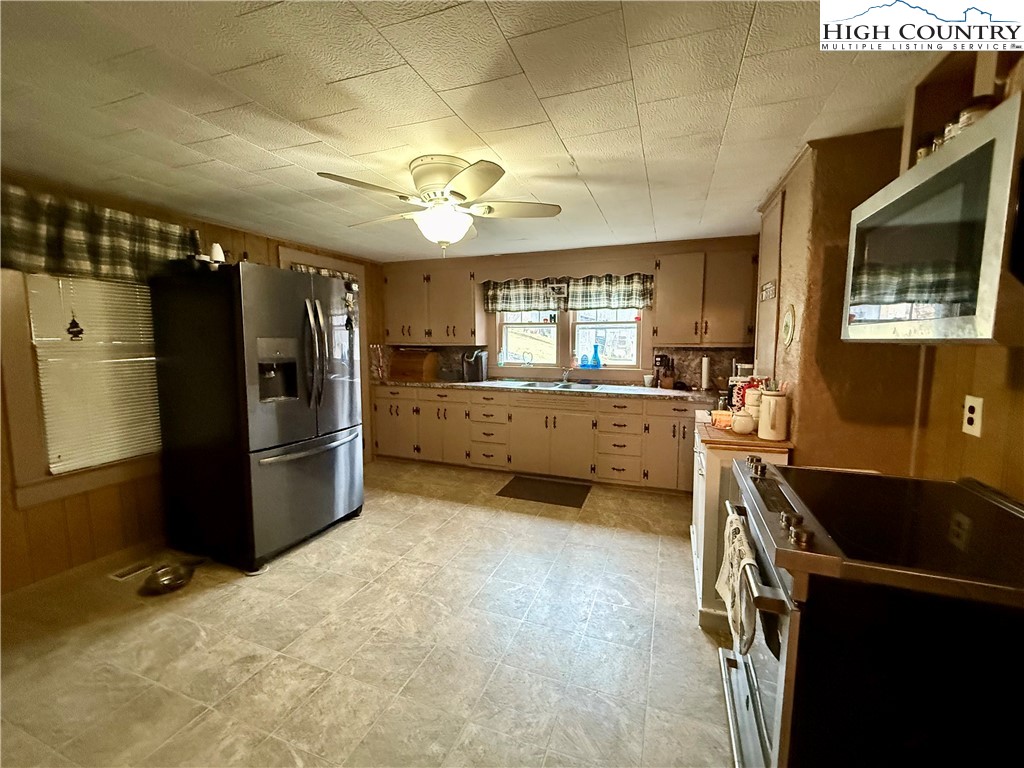 1068 Laurel Branch Road Vilas, NC 28692 - Photo 5 of 33