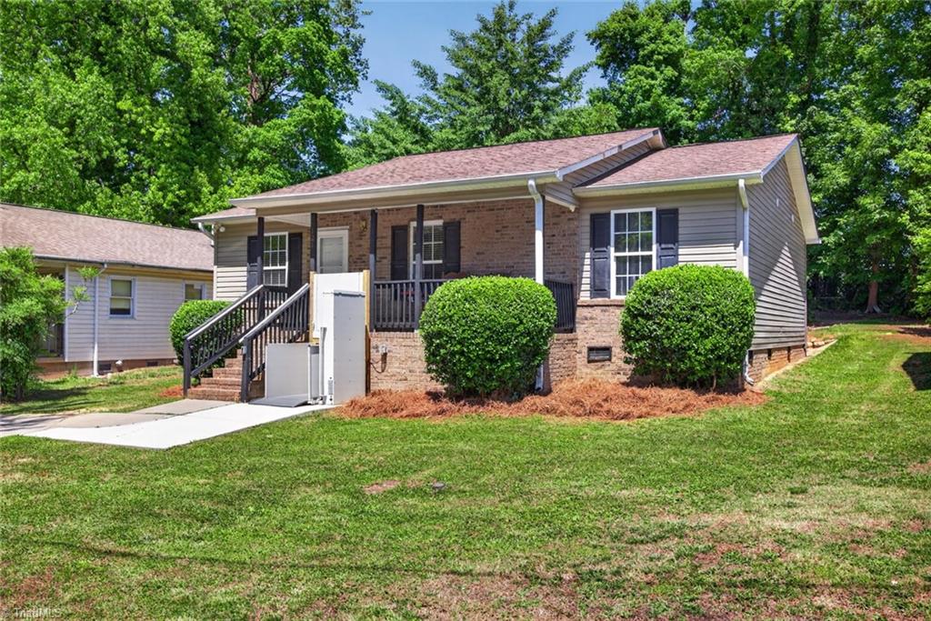 121 Manor Drive High Point, NC 27260 - Photo 2 of 23