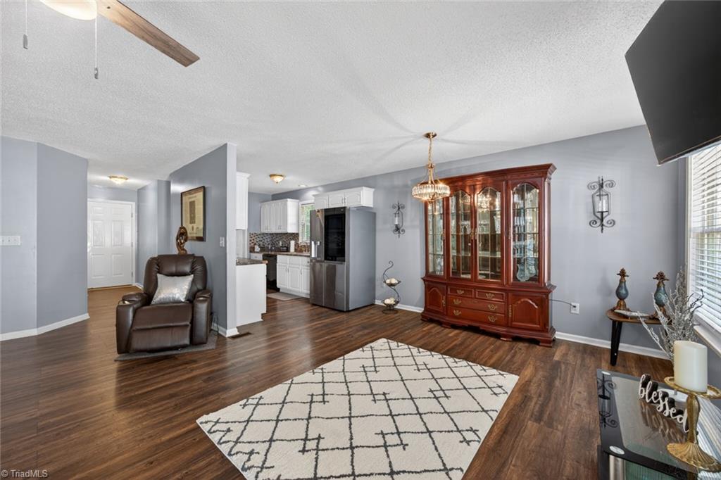 121 Manor Drive High Point, NC 27260 - Photo 4 of 23