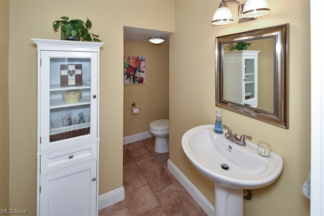 2607 Kingston Road Cleveland, OH 44118 - Photo 14 of 35