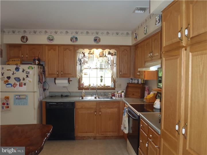 1419 Spring Valley Road East Greenville, PA 18041 - Photo 17 of 25 Kitchen