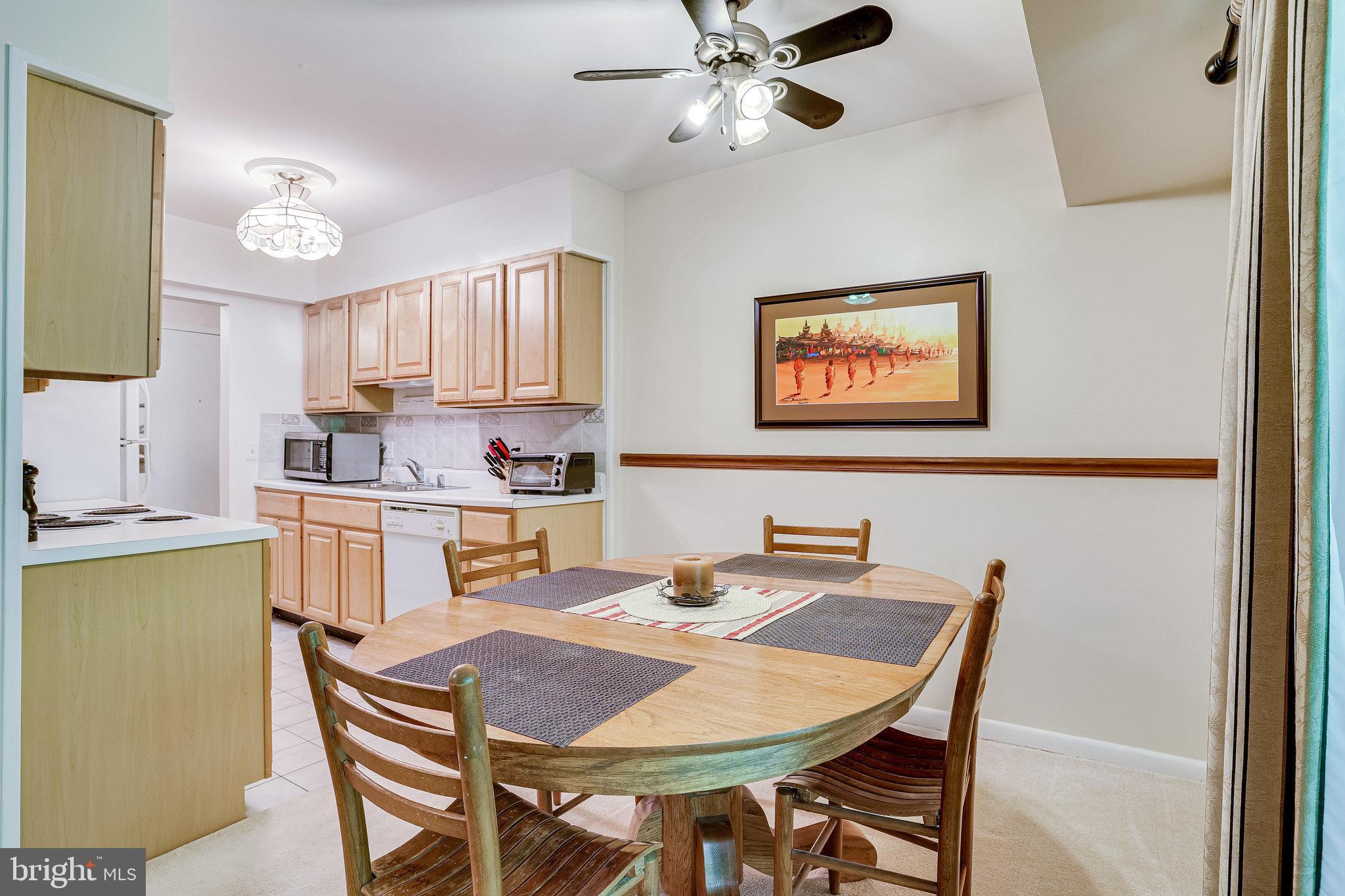 11621 Stoneview Square, Unit 22C Reston, VA 20191 - Photo 14 of 37 Dining Area
