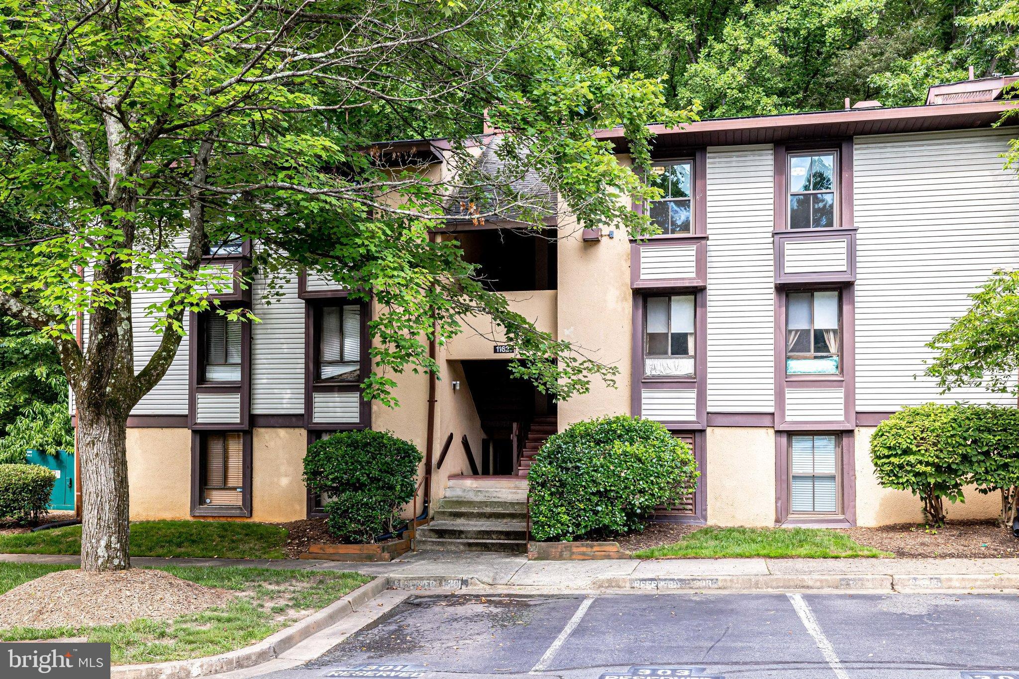 11621 Stoneview Square, Unit 22C Reston, VA 20191 - Photo 3 of 37 Gorgeous Upper Level Condo