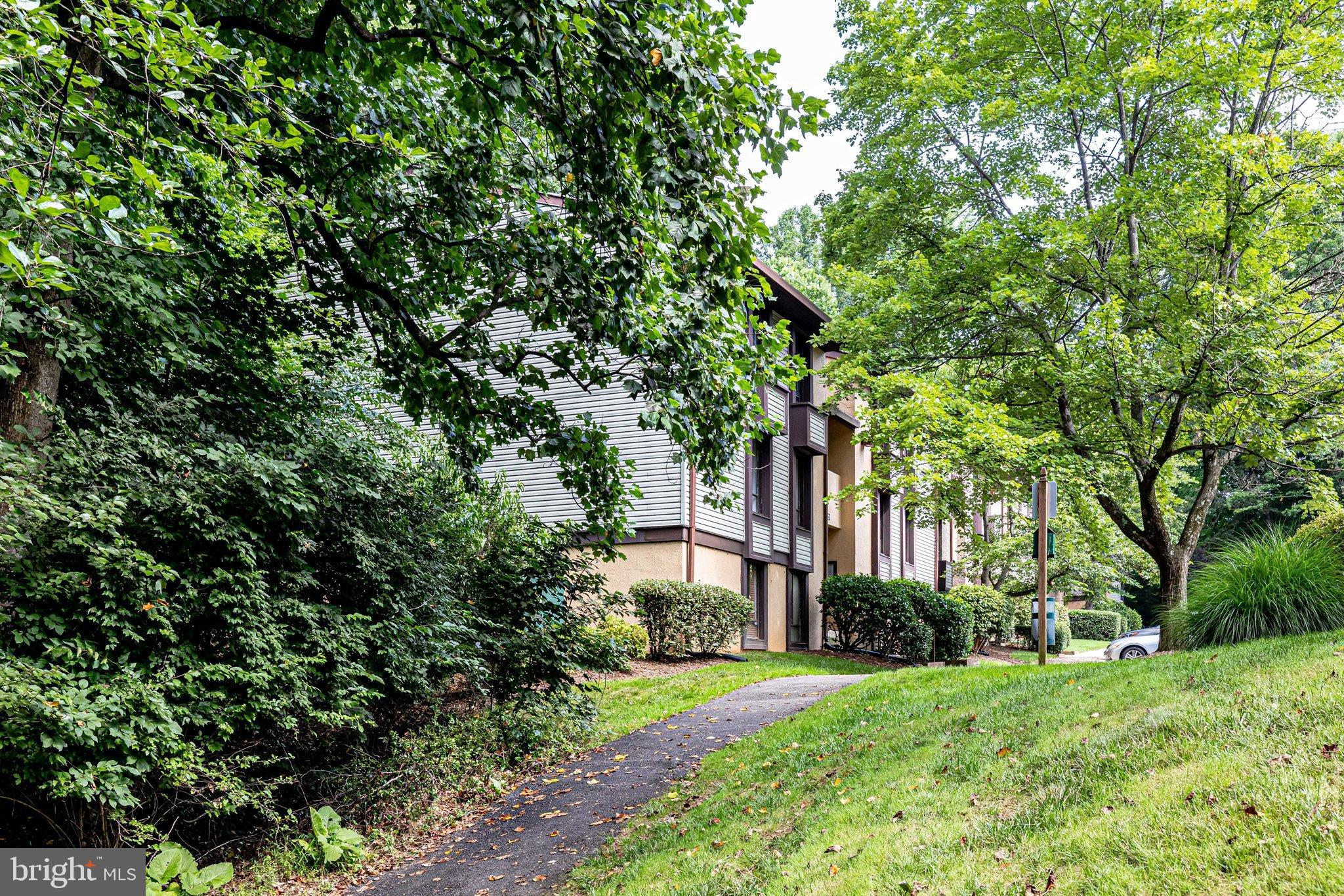 11621 Stoneview Square, Unit 22C Reston, VA 20191 - Photo 35 of 37 Walking/Biking Trails