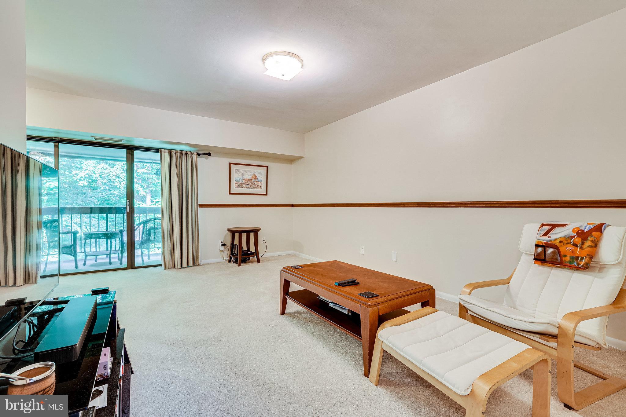 11621 Stoneview Square, Unit 22C Reston, VA 20191 - Photo 6 of 37 Sun Drenched Living Room