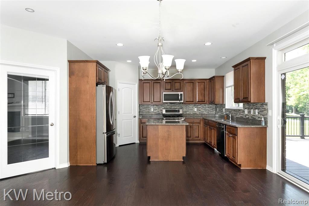 3795 Somerset Circle Rochester Hills, MI 48309 - Photo 9 of 43