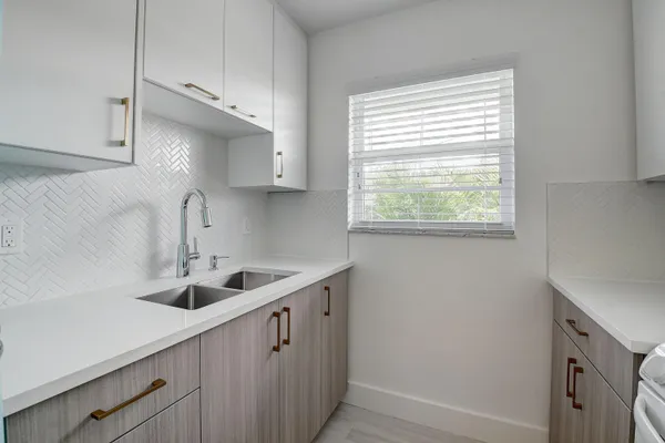 $1,700 | 502 North H Street, Unit 4, Lake Worth Beach, FL 33460