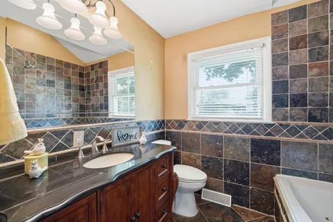 $325,000 | 13218 West 96th Street, Lenexa, KS 66215