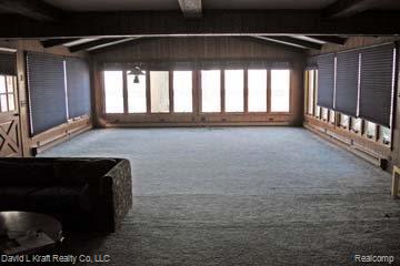 8816 Crescent Beach Road Pigeon, MI 48755 - Photo 15 of 21 8816CrescentBeachLivingRoom.jpg