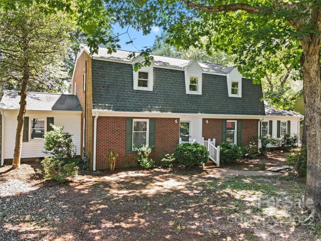 6034 Powder Point Drive Hickory, NC 28601 - Photo 3 of 47 Gallery Image 3