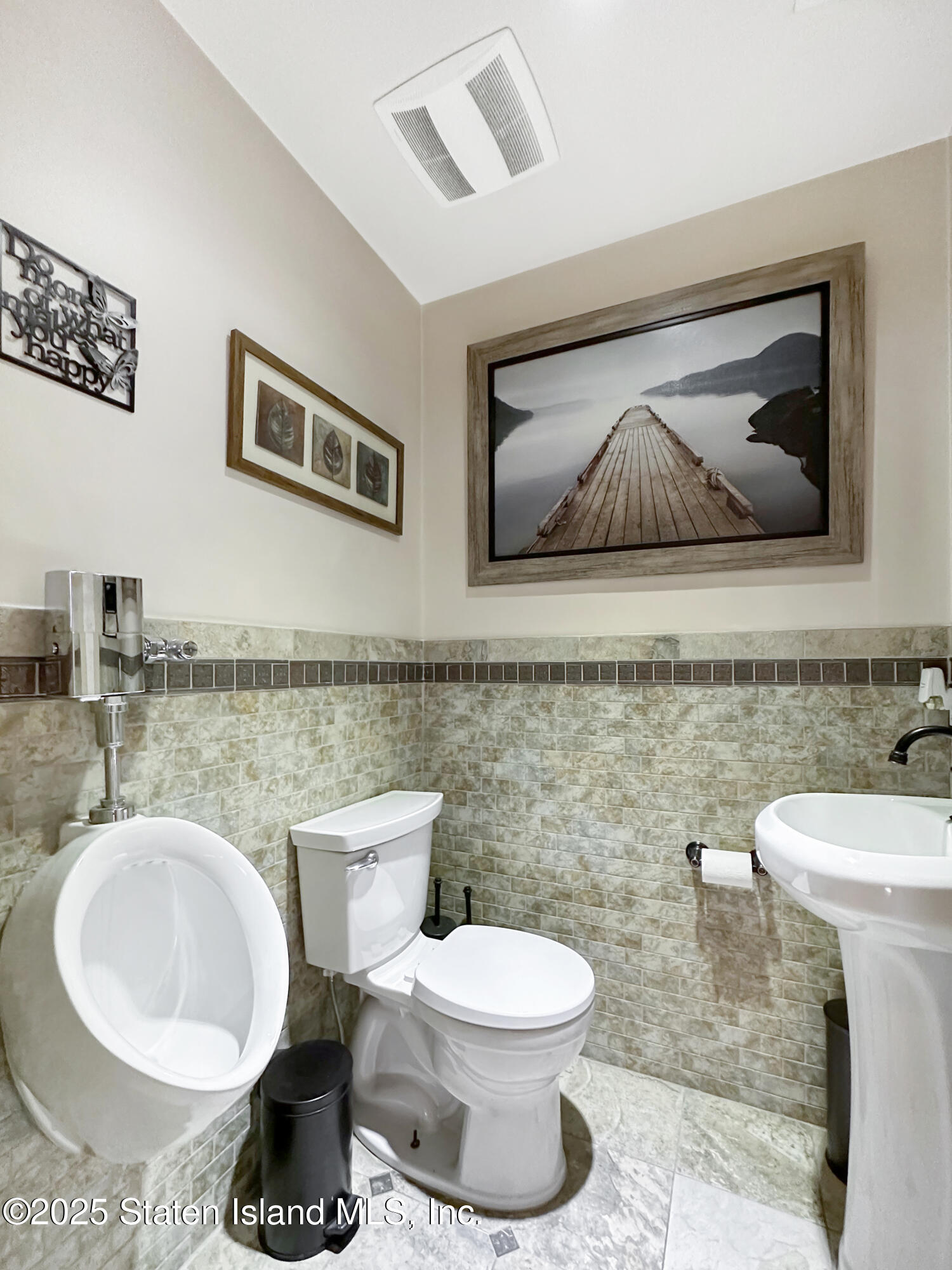 90 Bay Street Landing, Unit 9C Staten Island, NY 10301 - Photo 27 of 38 a bathroom with a toilet a sink and mirror