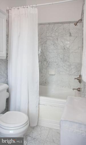 25 R Street Northwest Washington, DC 20001 - Photo 11 of 20 Master Bath #2