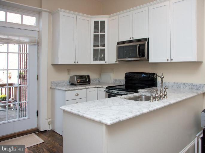 25 R Street Northwest Washington, DC 20001 - Photo 3 of 20 Kitchen