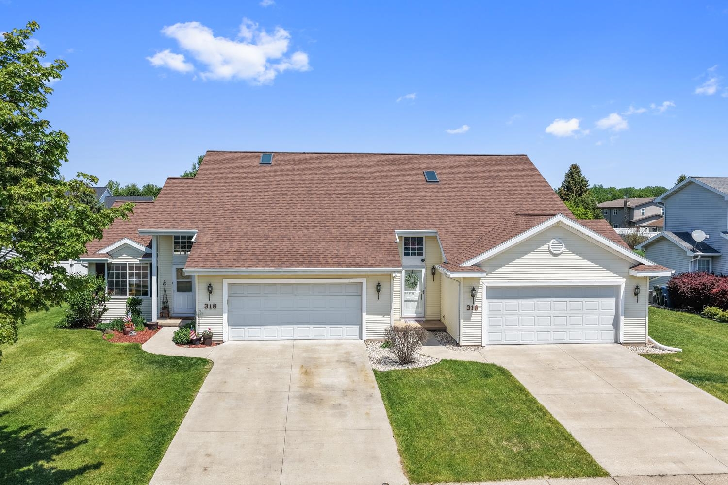 316 Desplaine Road De Pere, WI 54115 - Photo 1 of 50
