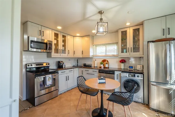 $700,000 | 23 Bent Lane, Levittown, NY 11756