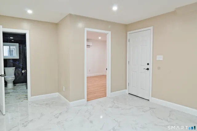 $2,300 | 40 Elizabeth Street, Unit 2, Waterbury, CT 06704