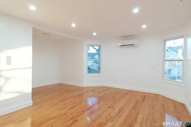 $2,300 | 40 Elizabeth Street, Unit 2, Waterbury, CT 06704