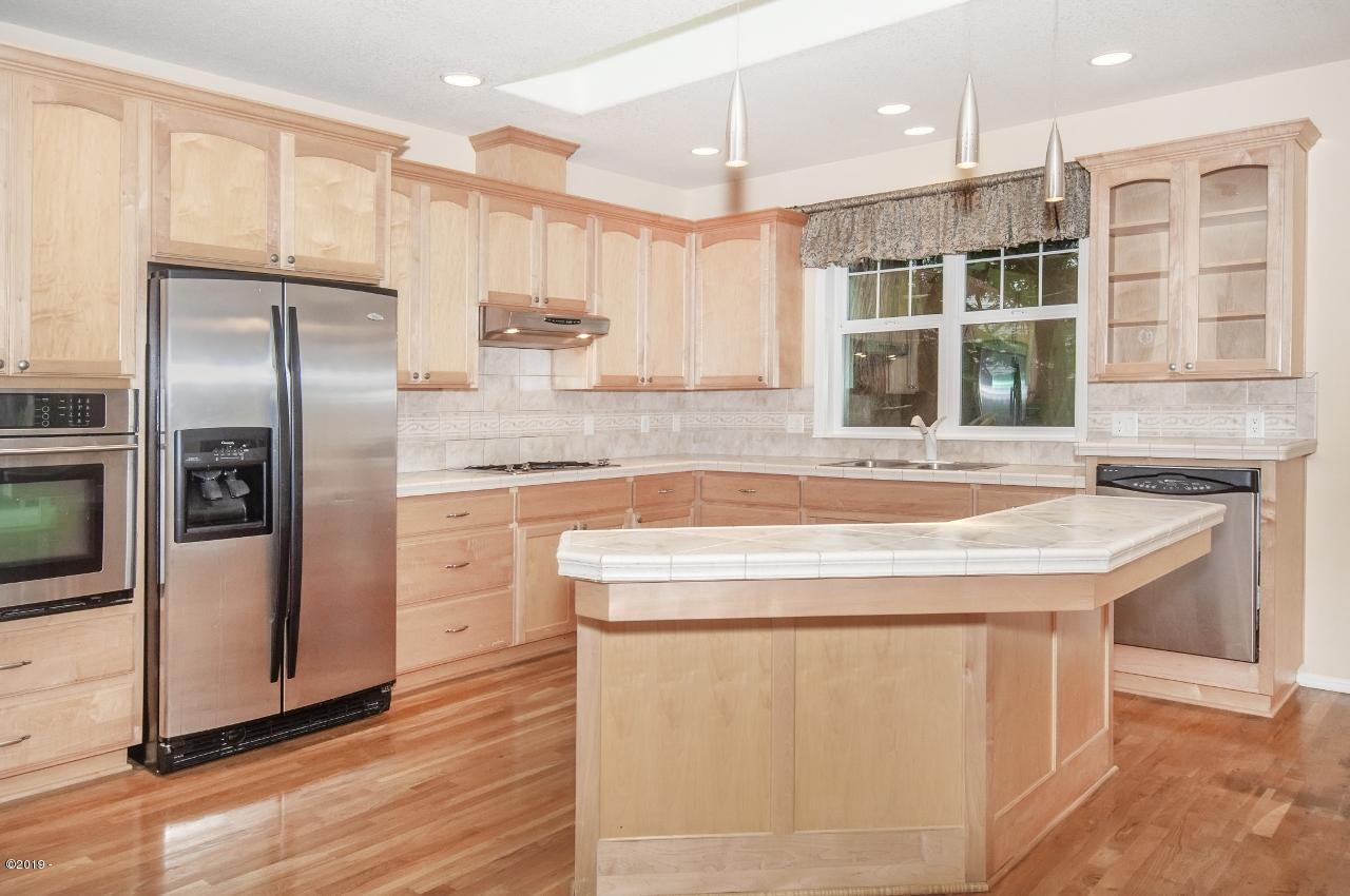 55 Gull Station Depoe Bay, OR 97341 - Photo 7 of 44 Kitchen
