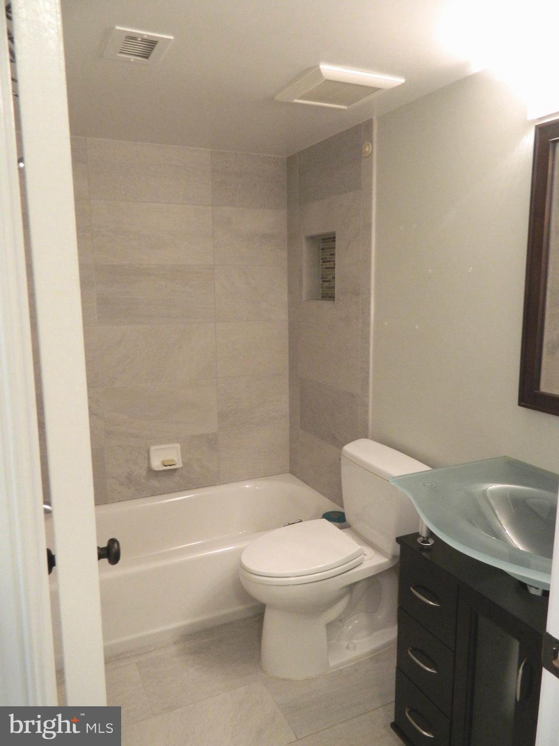 5936 Cove Landing Road, Unit 202B Burke, VA 22015 - Photo 8 of 21 Full Bath