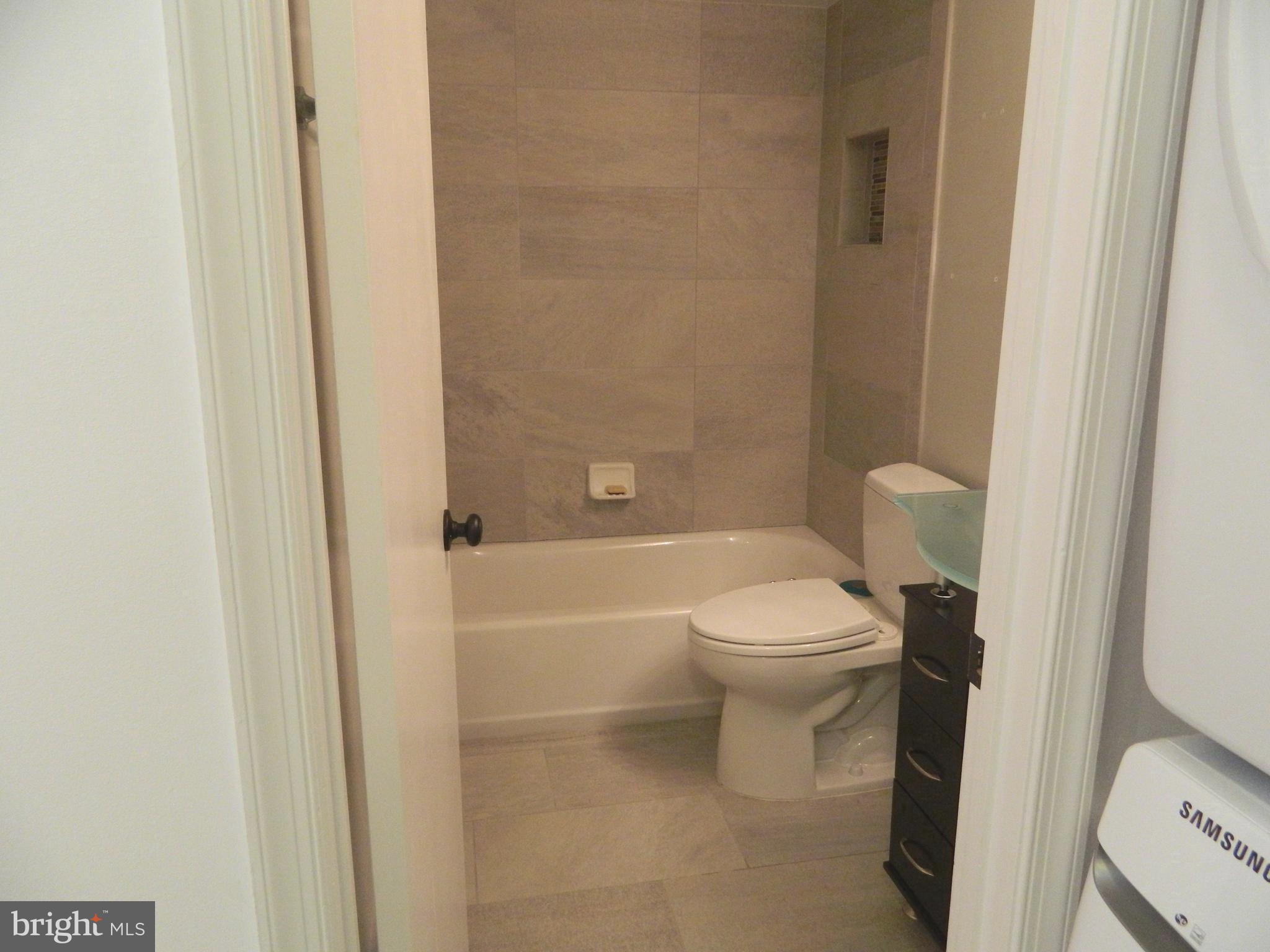 5936 Cove Landing Road, Unit 202B Burke, VA 22015 - Photo 10 of 21 Full Bath