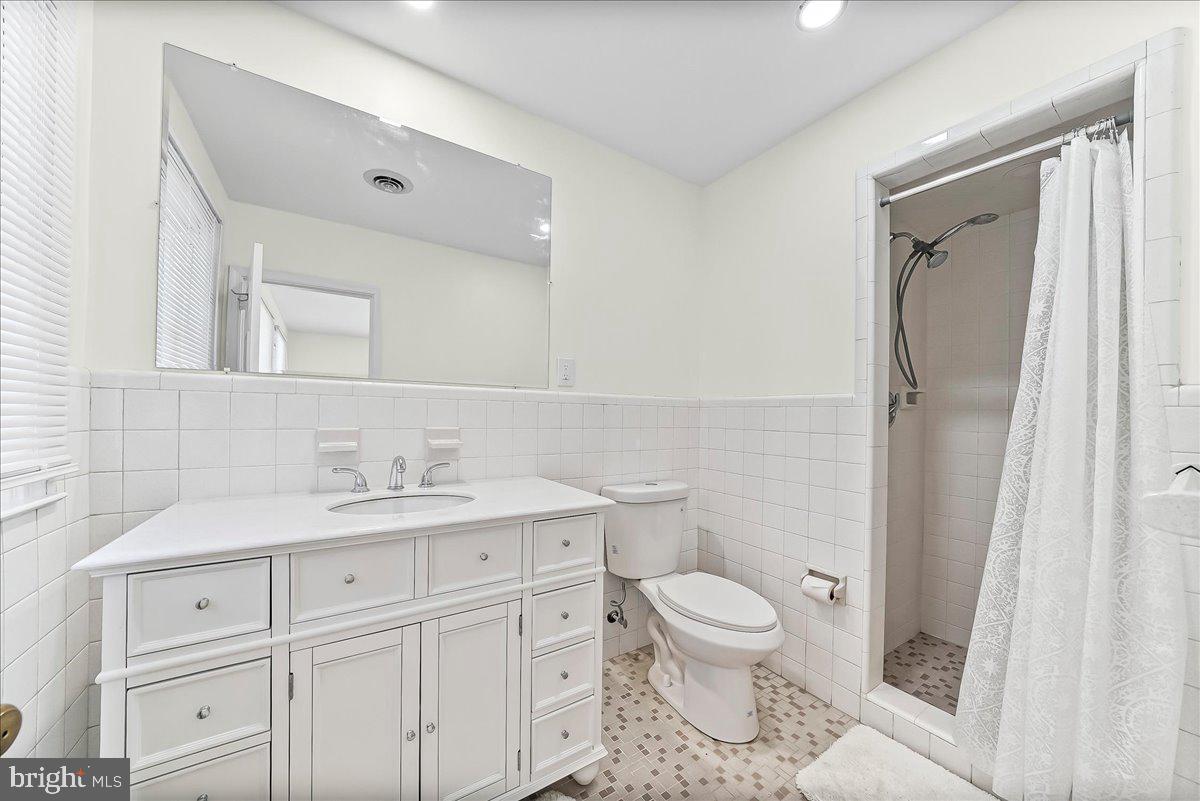 205 Northbank Road Landenberg, PA 19350 - Photo 24 of 45 Primary Bath