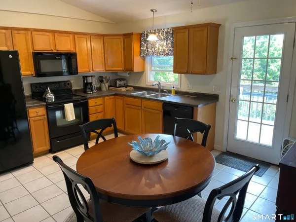 $2,750 | 8 Wells Avenue, Pawcatuck, CT 06379