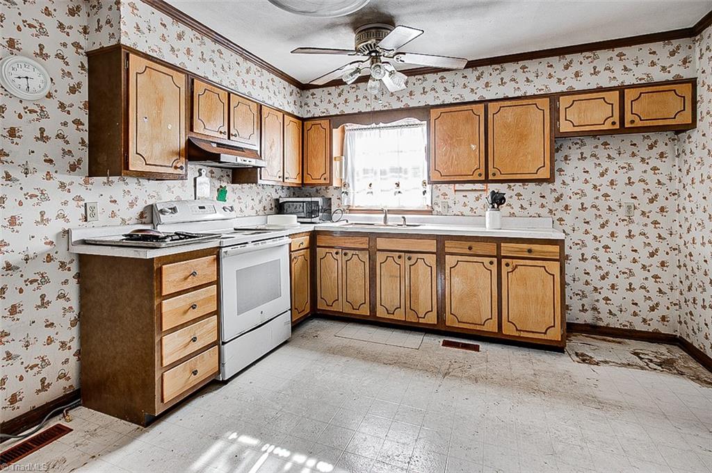 1315 Rotherwood Road Greensboro, NC 27406 - Photo 13 of 42 Gallery Image 13
