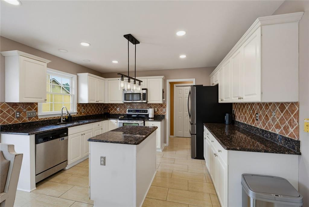 581 Hunters Trace Dallas, GA 30157 - Photo 10 of 42