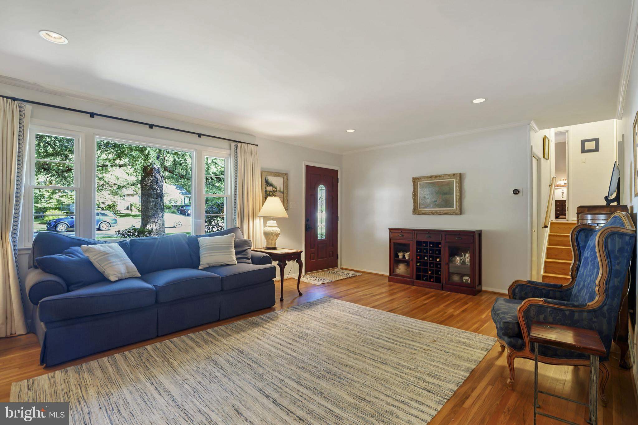 5633 Heming Avenue Springfield, VA 22151 - Photo 4 of 34