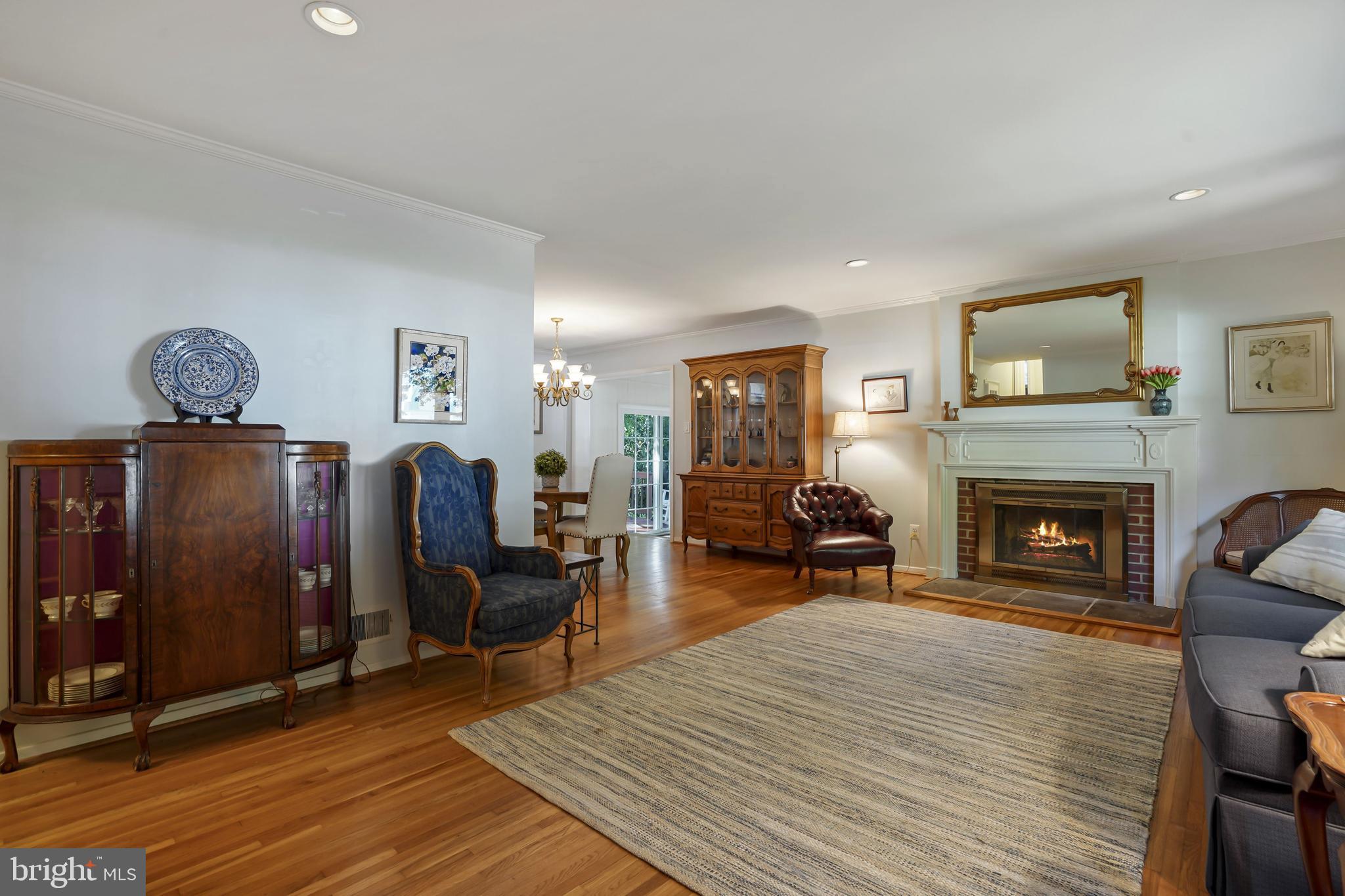 5633 Heming Avenue Springfield, VA 22151 - Photo 5 of 34