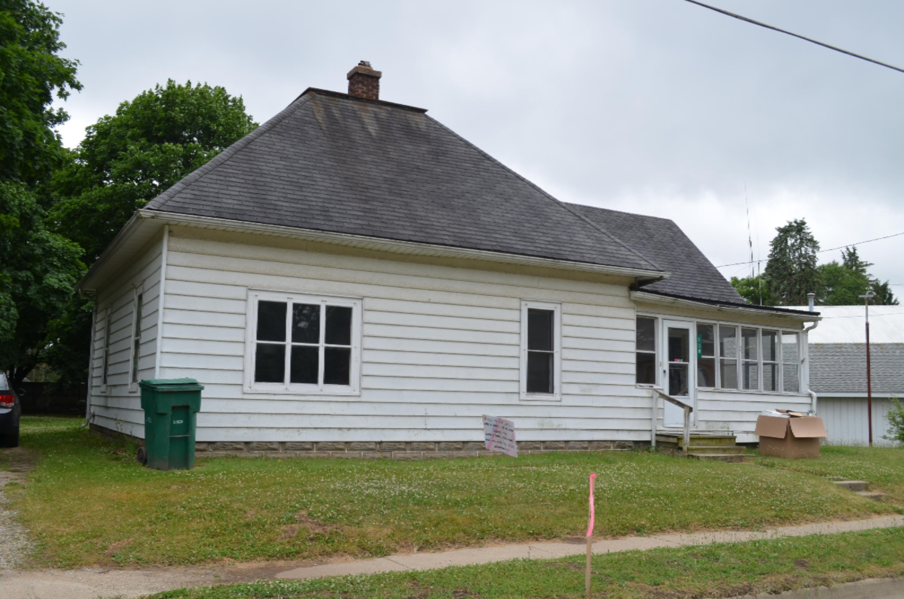 630 East State Street Colon, MI 49040 - Photo 1 of 20 DSC_0610