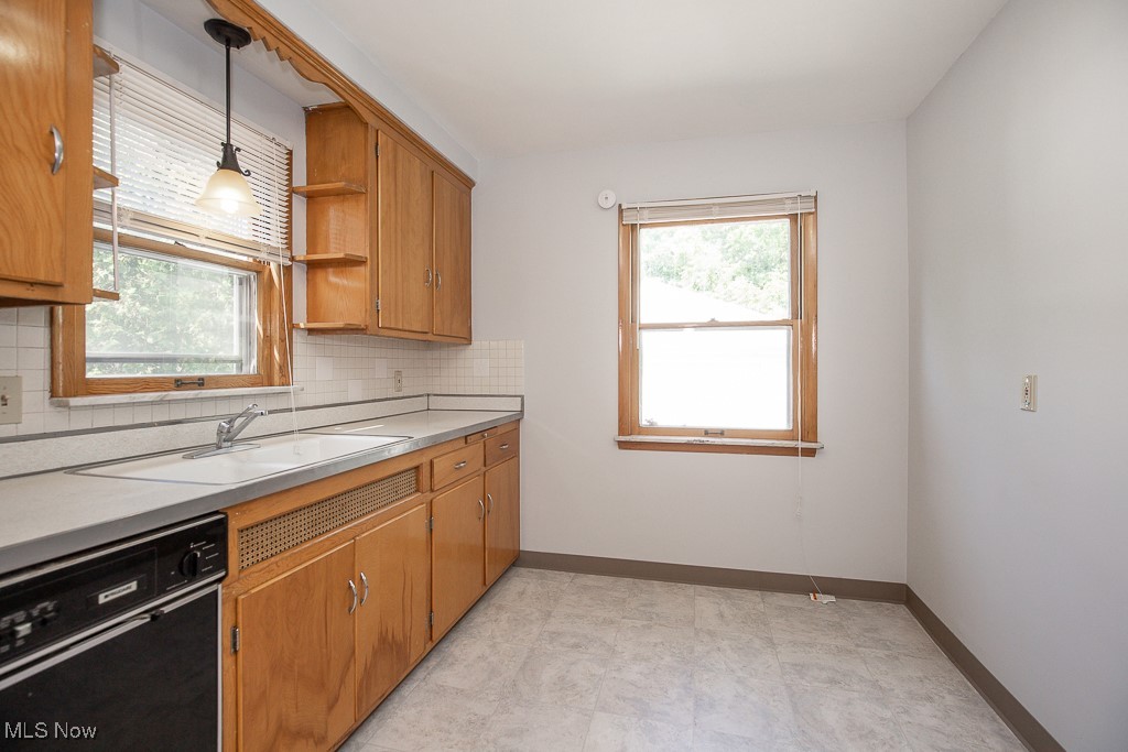 1502 Felton Road South Euclid, OH 44121 - Photo 10 of 30